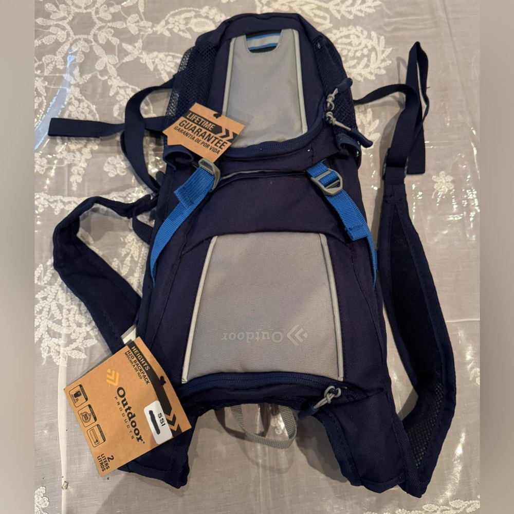 NWT Navy and Gray Hydration H2O Backpack. 2 Litres capacity - Picture 13 of 13
